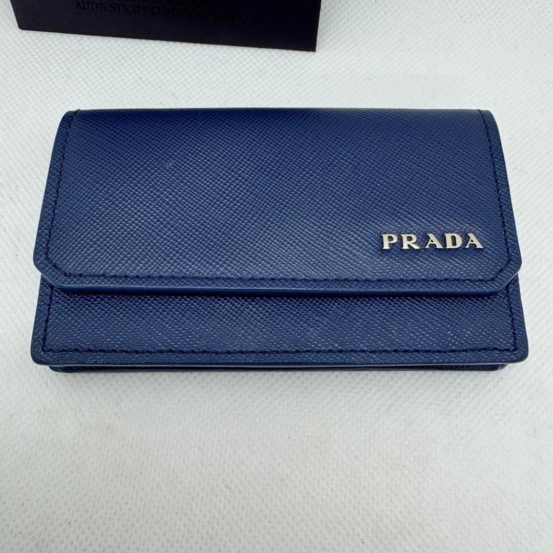 PRADA ネイビー 名刺入れ サフィアーノレザー PRADA（プラダ） 型押しロゴ サフィアーノレザー 二つ折り財布