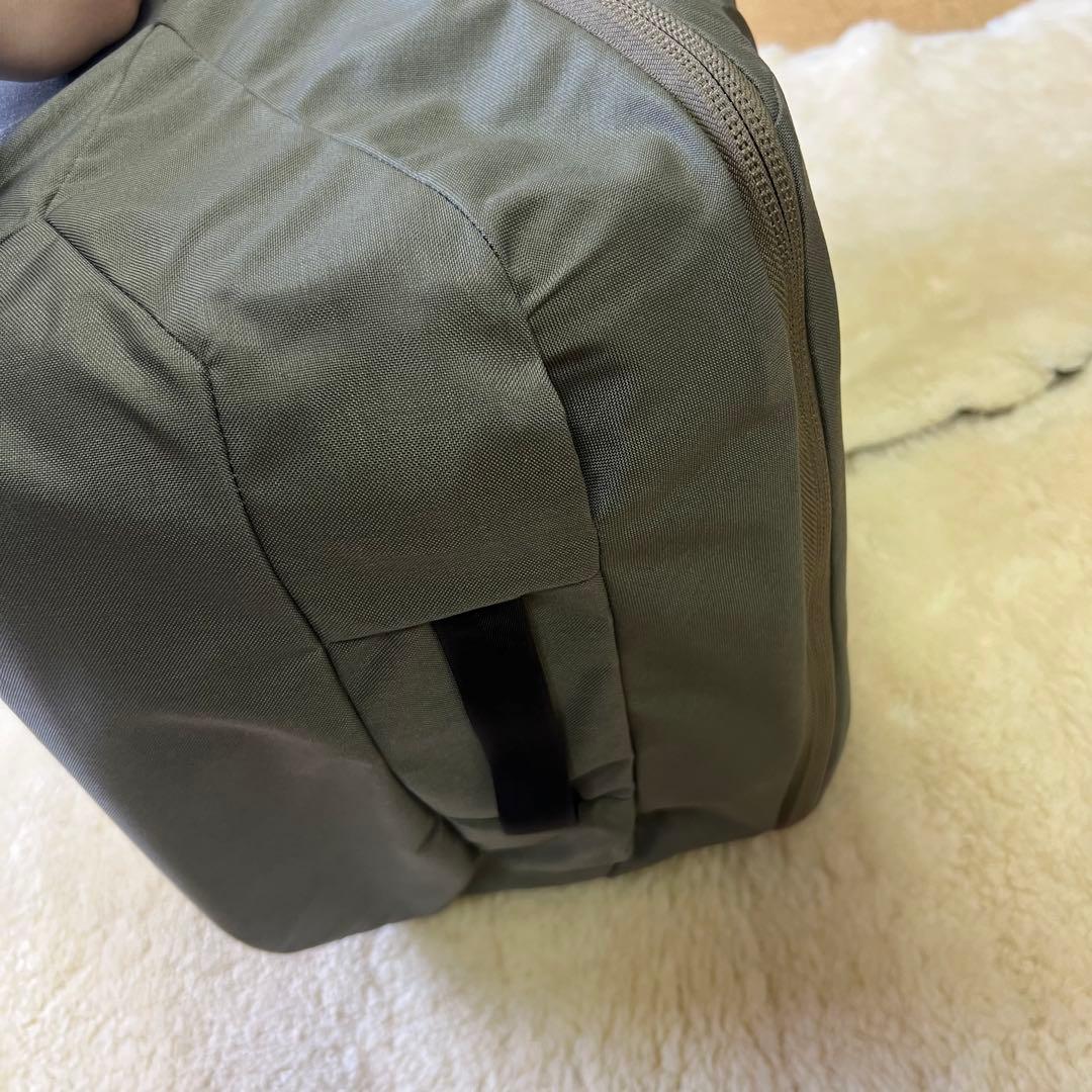 希少モデル新品タグ付き ARC'TERYX バッグ カーキ コンバートケース