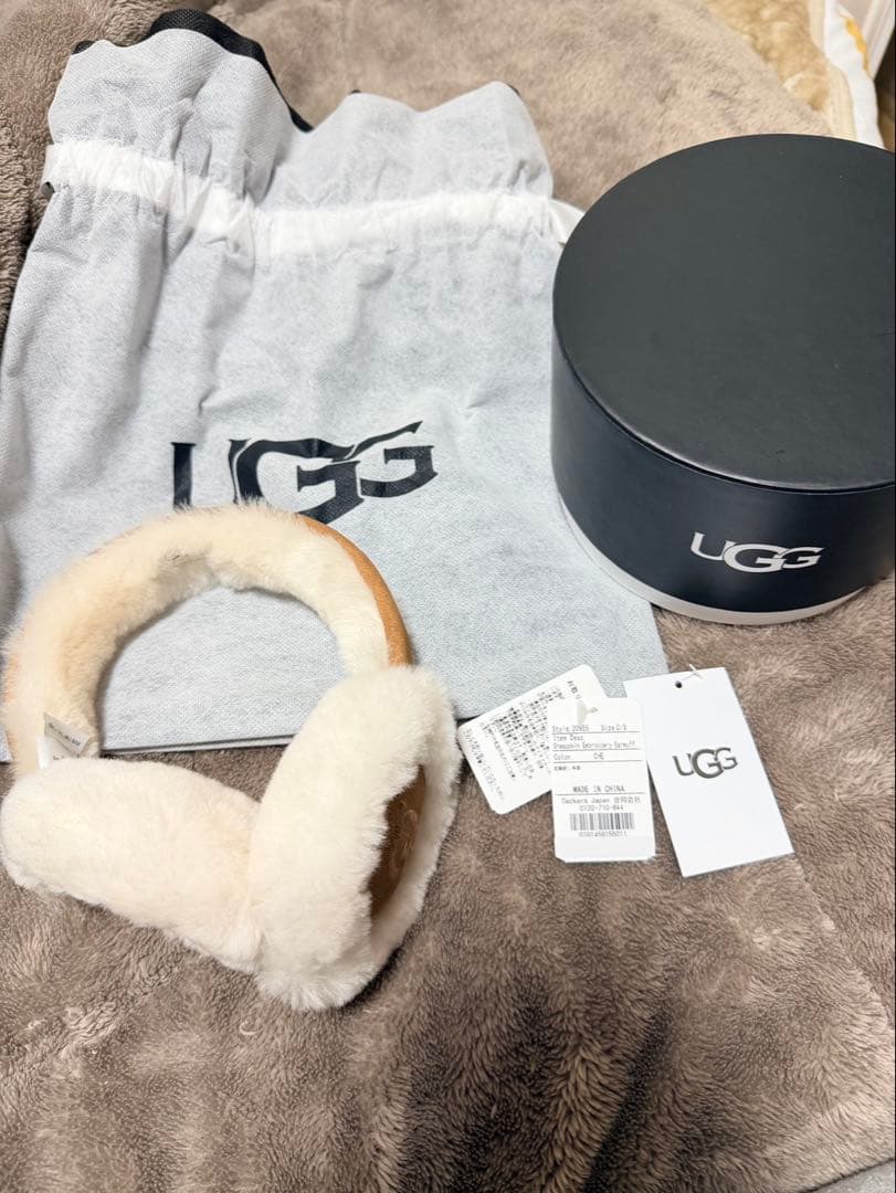UGG シープスキン　エンブロイダリー　イヤーマフ WEB限定】＜UGG＞シープスキン エンブロイダリー イヤーマフ