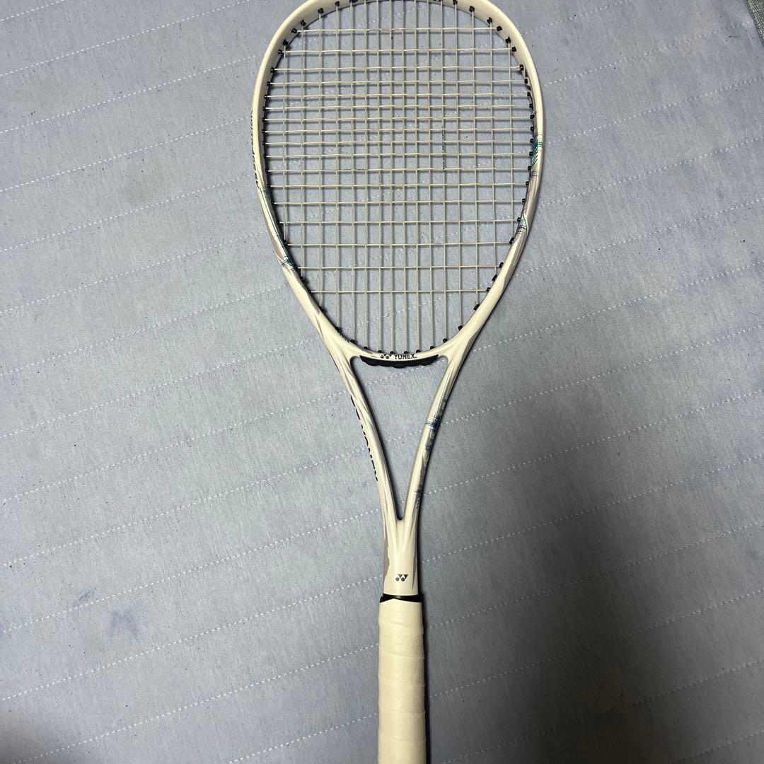 VOLTRAGE 5V ホワイト YONEX VOLTRAGE 5V（305） グレイッシュホワイト 商品詳細｜セリザワ