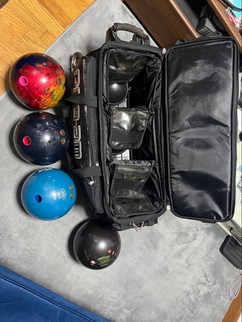 ボウリングボール4個とバッグセット ボールが4個入るバッグ | フタバプロショップオンライン