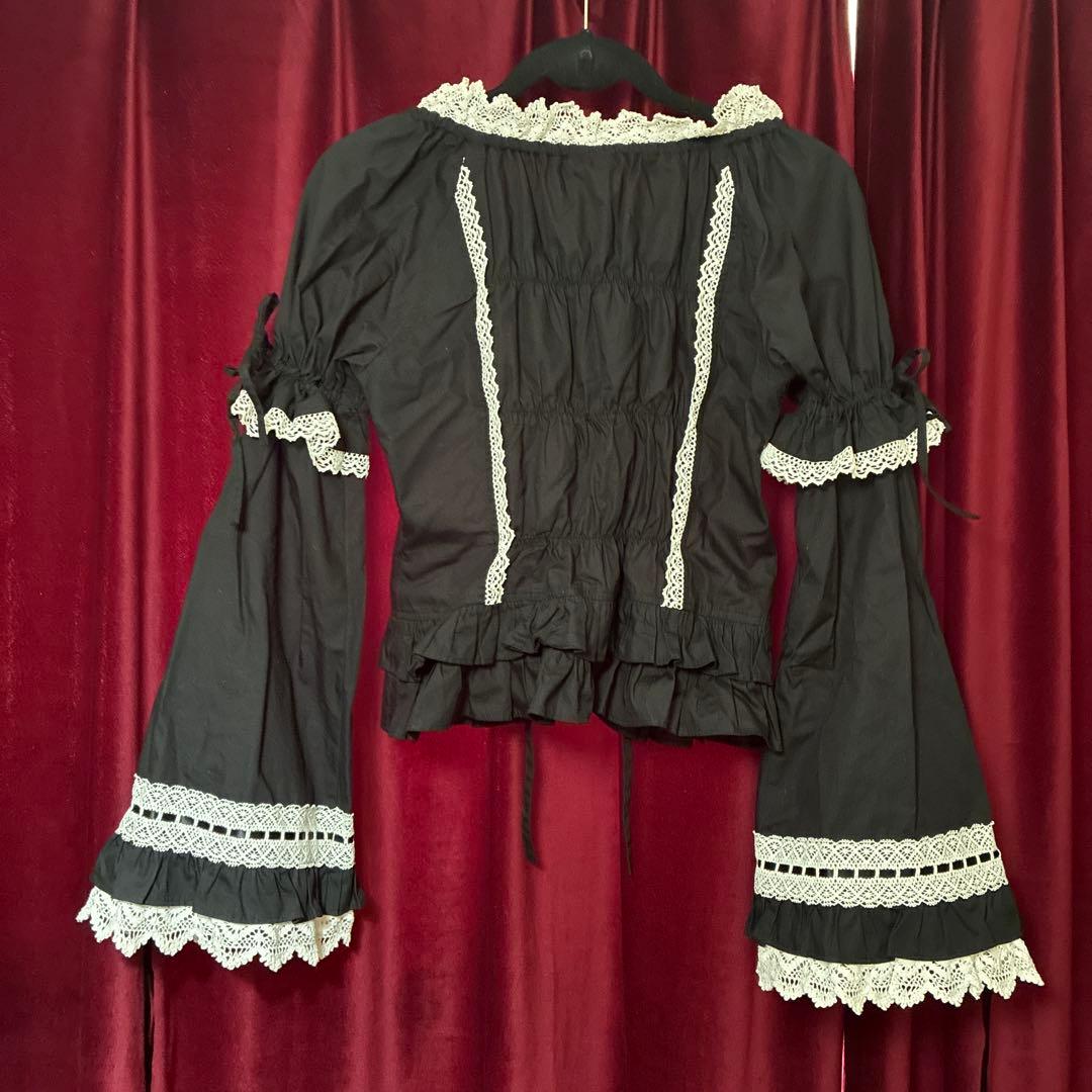 姫袖後ろシャーリングブラウス 黒×白 - メルカリ