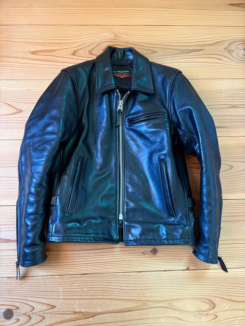 ヤドヤ　ブラック レザー シングルライダースジャケット 1935年創業の革ジャンメーカーKADOYAが仮面ライダー1号と仮面ライダー