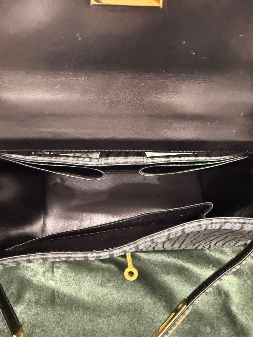 ☆未使用級☆ JRA認定 アザラシ本革 ハンドバッグ 鍵付き 高級感漂う