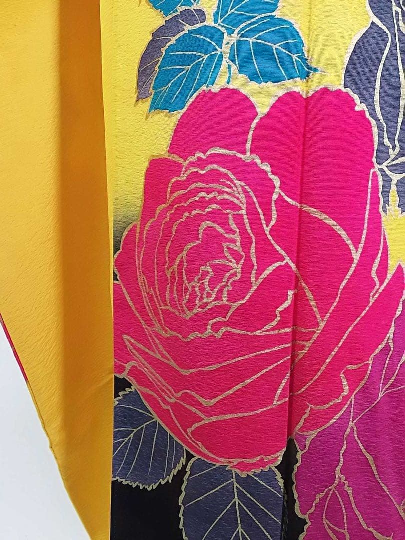 作家物・草野一騎 薔薇咲き誇る振袖×大胆アート構図／イエロー地×華麗