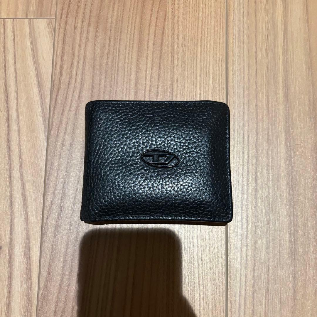 DIESEL ディーゼル 二つ折り財布 ブラック 本革 シボ革 ロゴ入り 楽天市場】ディーゼル DIESEL 財布 メンズ 二つ折り財布 小銭入れ