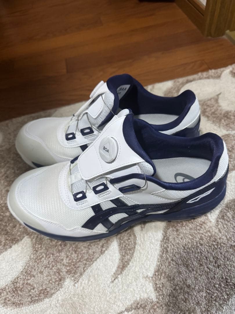 アシックス BOAシステム安全靴 ホワイト/ネイビー28cm - メルカリ