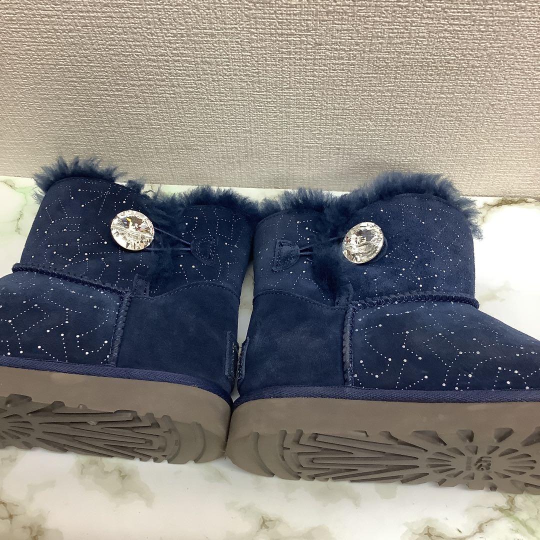 美品 アグ UGG スワロフスキーボタン 星座柄 ムートンブーツ 25 - メルカリ