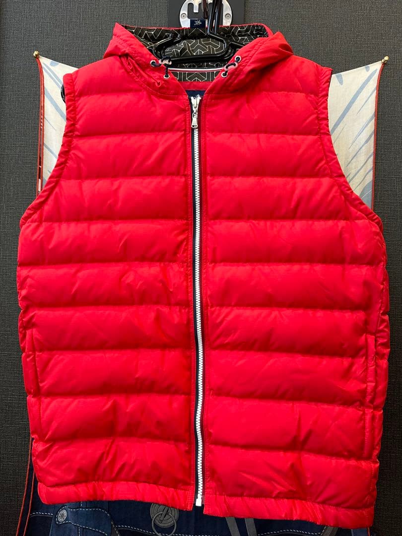 新品未使用 ラウラフェリーチェ ダウンベスト 赤 XL ラウラ ラウラフェリーチェ ダウンベスト 141-1003 LL 50 Laure Felice