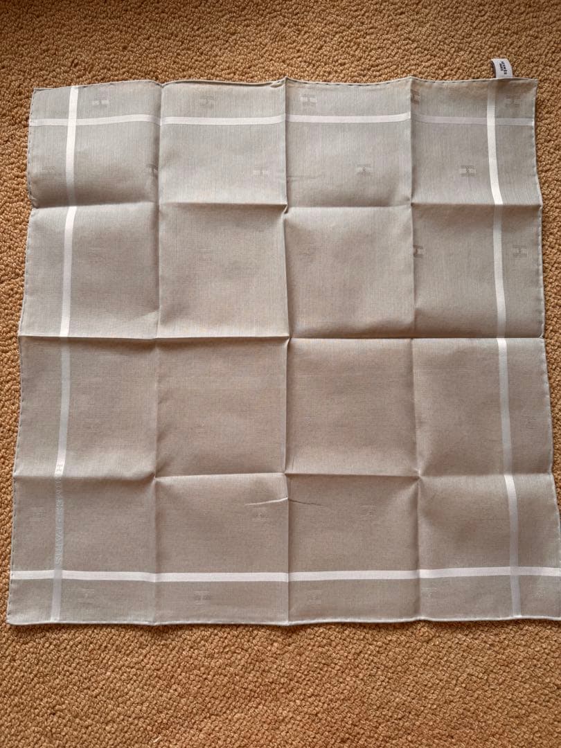 新品未使用 エルメス HERMES ハンカチ 2枚セット グレーピンク紙袋リボン HERMES エルメス カレ・タオル カバン ピンク/イエロー&ブルー・ジヴレ