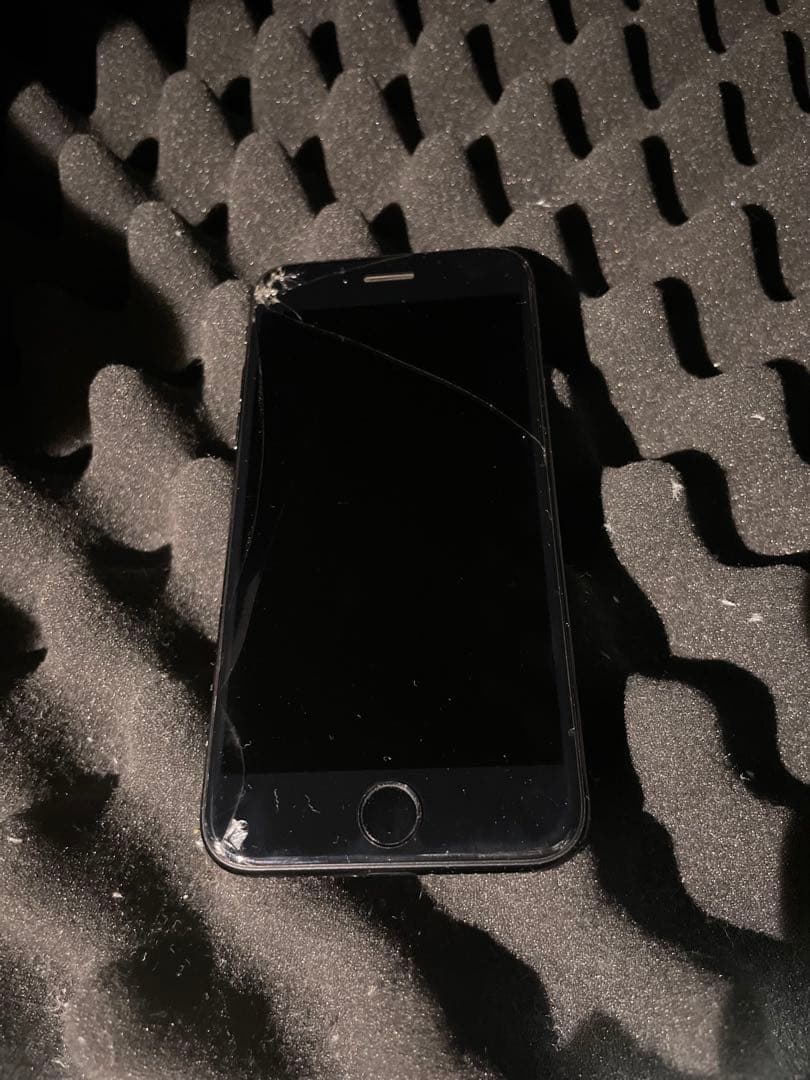 Apple iPhone SE 第2世代　64GB ブラック 最短翌日配送 Amazon | 【整備済み品】 Apple iPhone SE(第2世代) 64GB ブラック SIM