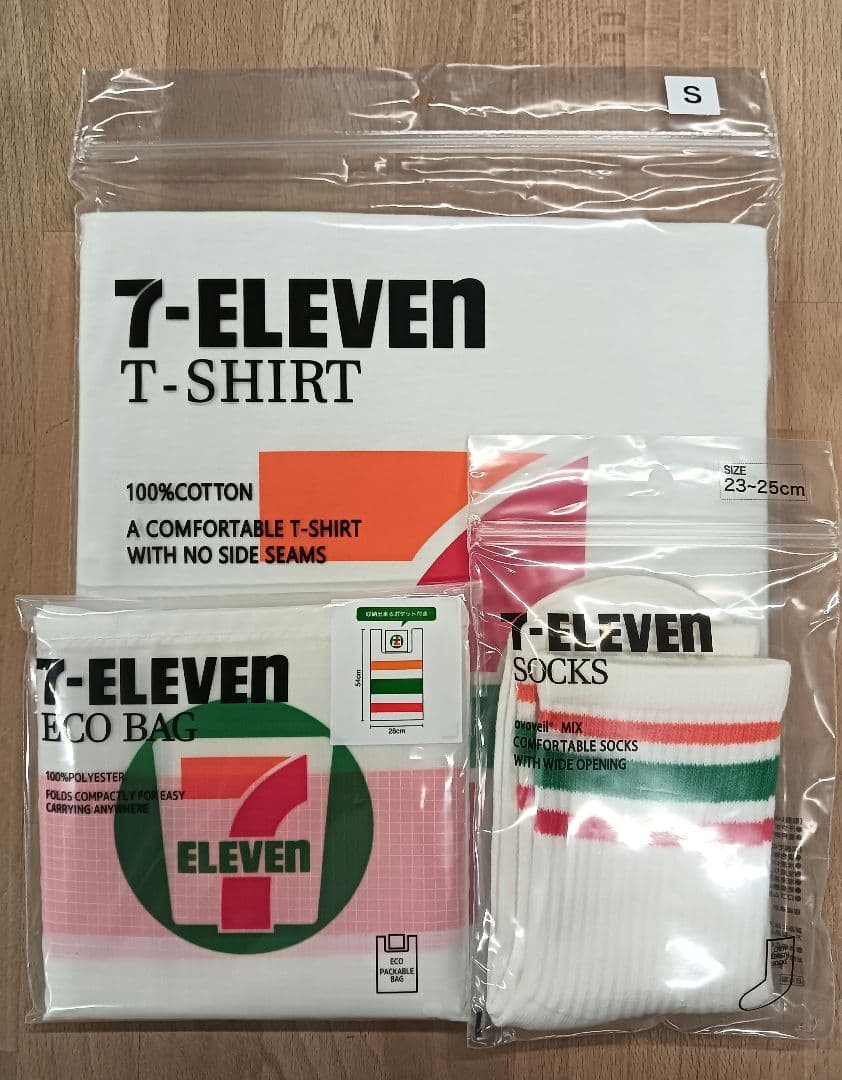 セブンイレブン Tシャツ Sサイズ エコバッグ・靴下23〜25セット - メルカリ