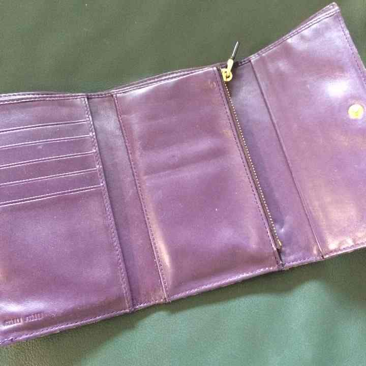 miumiu ミュウミュウ パープル 財布 クロコ 型押し 紫 格安 - メルカリ
