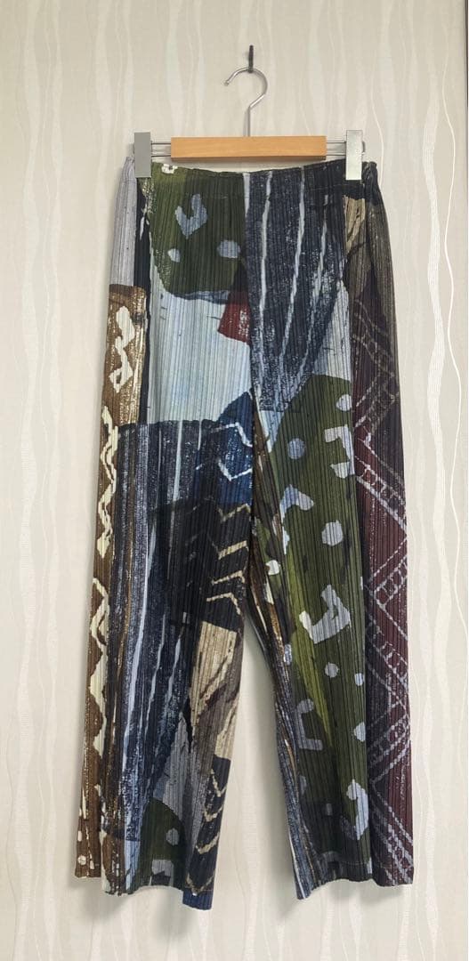 新品同　希少　プリーツプリーズ　イッセイミヤケ　ガウチョパンツ　マルチカラー　M シーズンレスで大活躍！ 鮮やかなパープルのパンツ | おしゃれのヒント