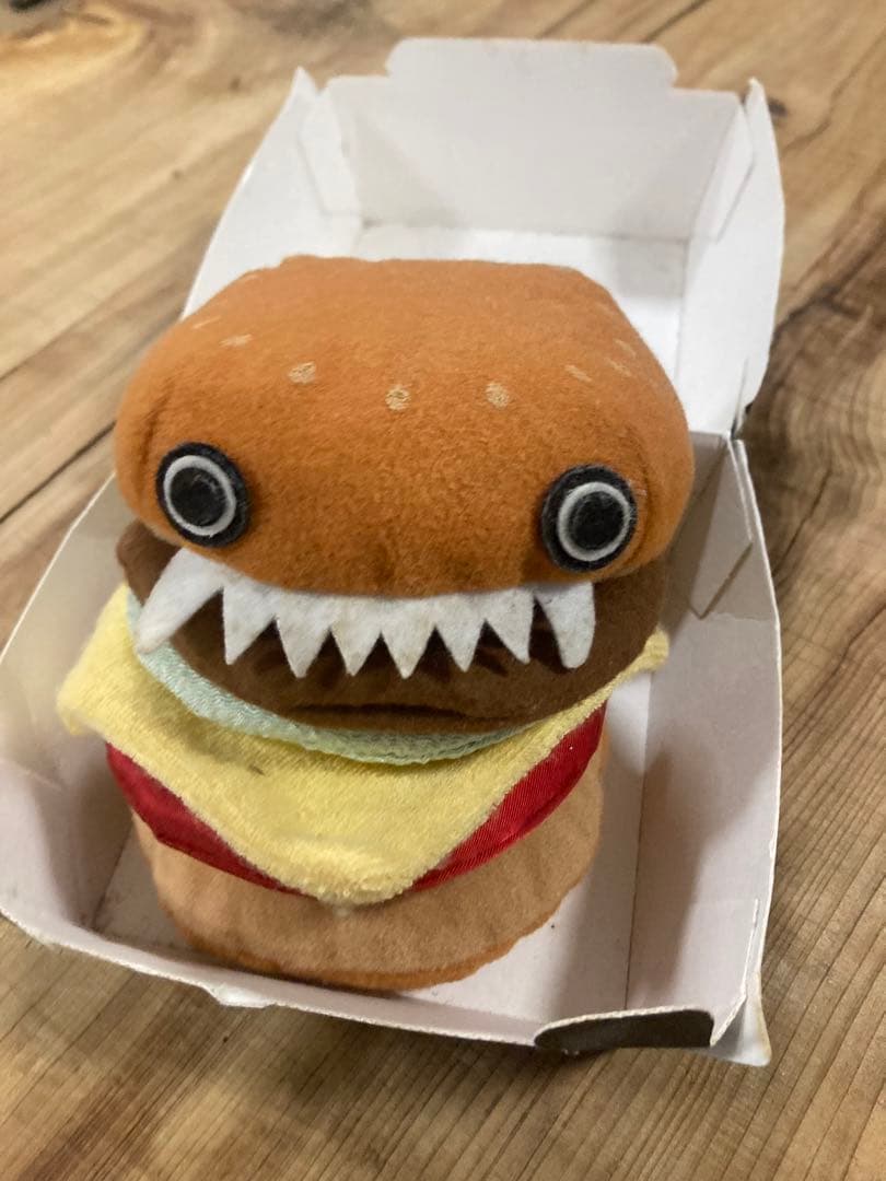 入手困難 undercover アンダーカバー ハンバーガー ぬいぐるみ UNDERCOVER 'BURGER SOFT TOY'バーガー ソフト トイ ぬいぐるみ