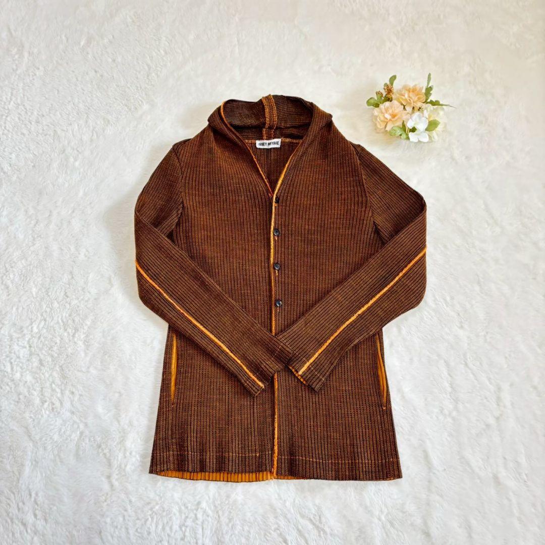 イッセイミヤケ　ISSEY MIYAKE 　プリーツ　ジャケット　ブラウン アイテムのご紹介「PLEATS JACKET」 – isseymiyake.com