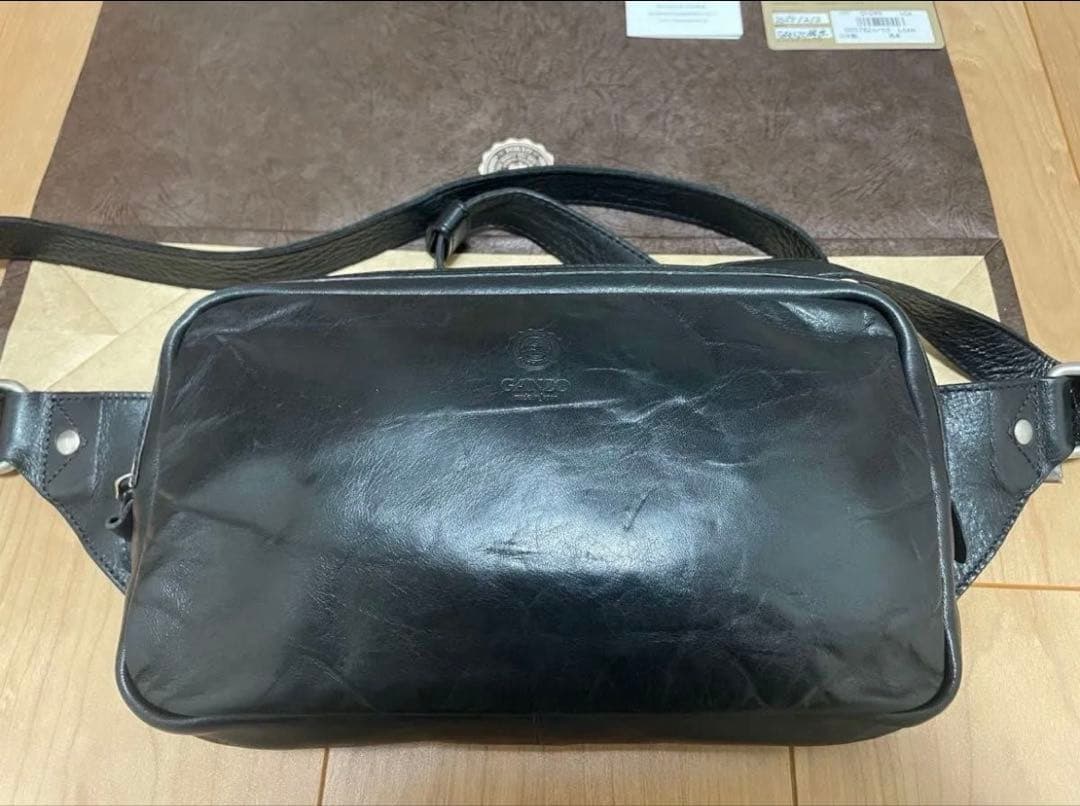 GANZO ガンゾ　SACCHETTO4 (サケット4) ボディバッグ　絶版品 SACCHETTO4(サケット4) サコッシュ(M)｜最高級のメンズ革製品・革財布
