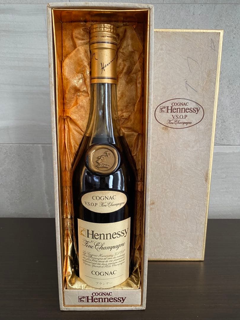 V.S.O.P COGNAC Hennessy ヘネシー コニャック 古酒 箱付 Hennessy ヘネシー V.S.O.P. スリムボトル コニャック 700ml 箱付き