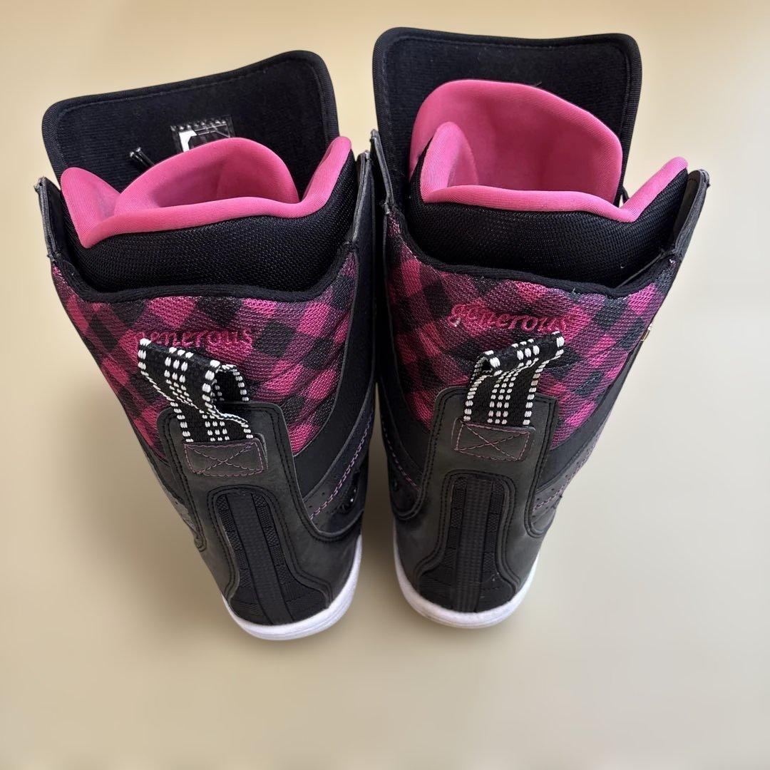 キスマーク　ダイヤル式 スノーボード ブーツ 24.5cm