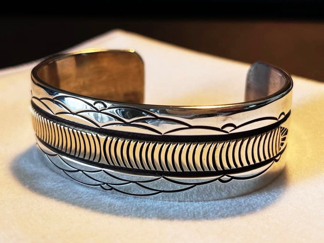 BRUCE MORGAN ブルースモーガン 14Kスタンプワークバングル - メルカリ