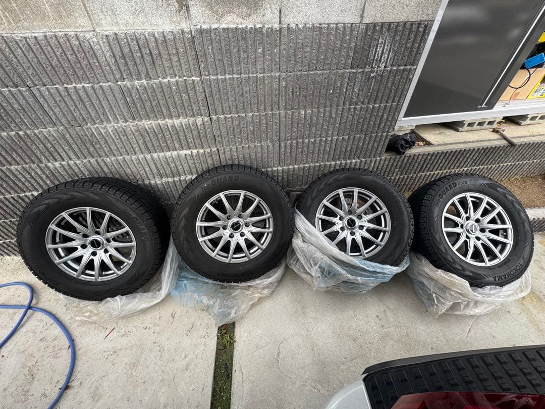 極美品・バリ溝) 2024年製ランドクルーザープラド150 スタッドレスタイヤ