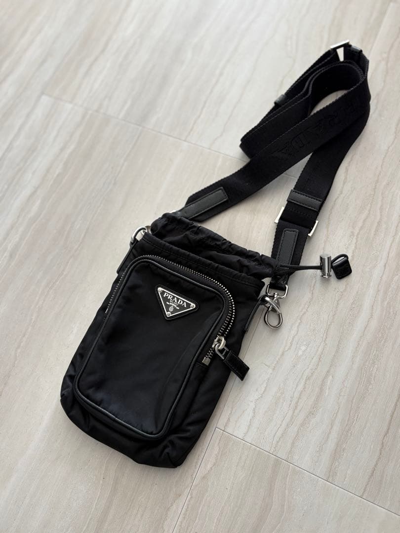 【正規品】PRADA Re-nylon スマートフォンケース PRADA Re-Nylon xサフィアーノレザー スマートフォンケース (PRADA