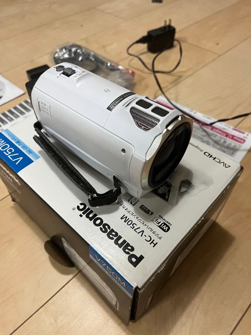 Panasonic HC-V750M ホワイト Panasonic HC-V750M-W ホワイト 32GB
