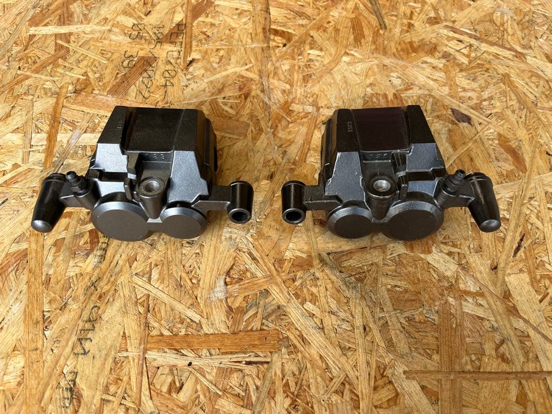 ゼファー400 左右キャリパー 純正ピストンシール交換済み 送料込み 送料無料☆新品☆ゼファー400/750/ZRX/2/GPZ400S/GPX750R/ZX-10☆純正