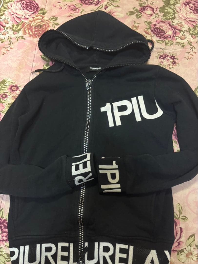 1PIU1GUARES ブラック フルジップパーカー ワンポイントロゴフルジップパーカー(S ホワイト): トップス｜Right-on