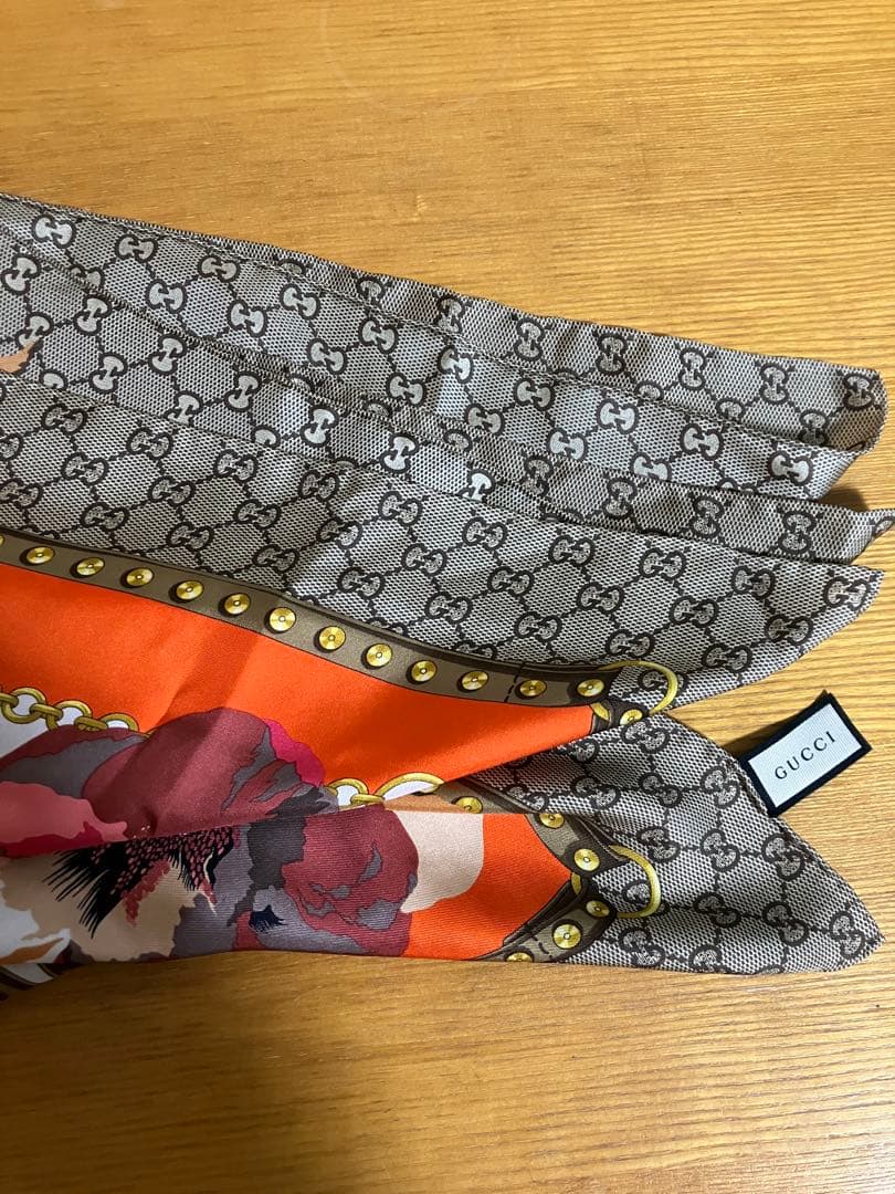 GUCCI 大判シルクスカーフ 】花柄 クラシック レトロ ヴィンテージ調