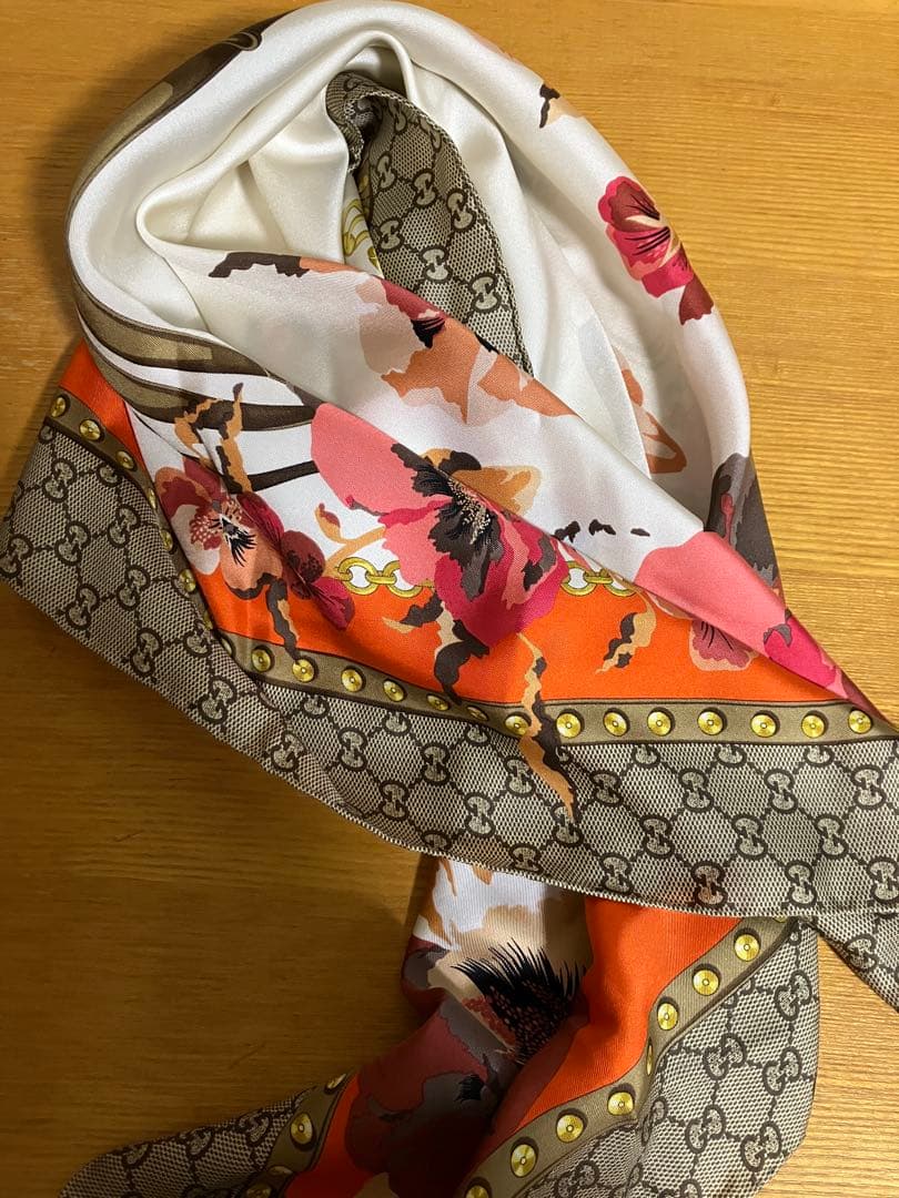 GUCCI 大判シルクスカーフ 】花柄 クラシック レトロ ヴィンテージ調