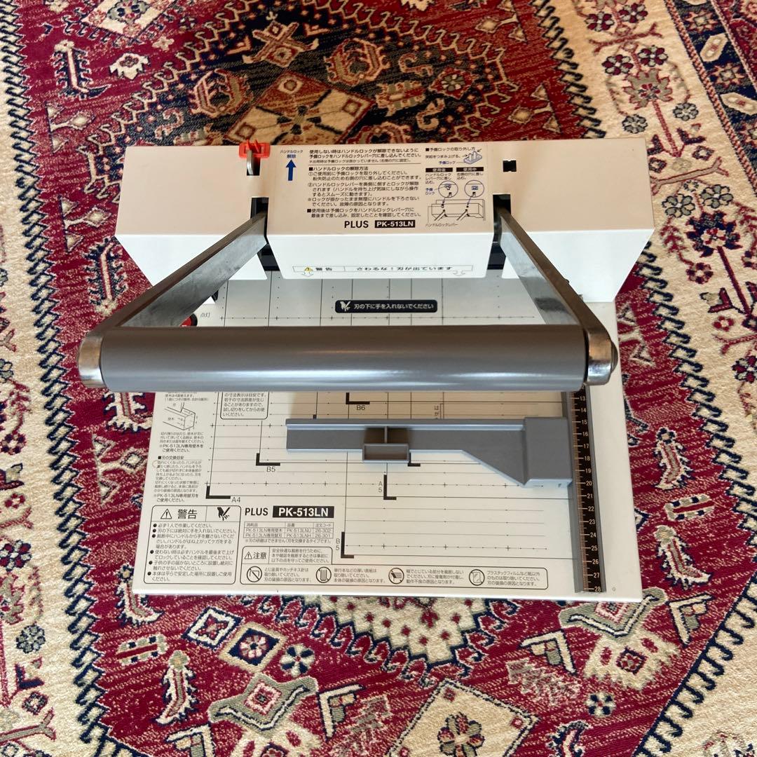 PLUS PK-513LN 手動裁断機 A4対応 断裁機 PK-513LN｜手動断裁機｜切る用品｜製品情報 | プラス株式会社