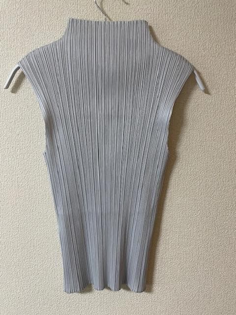 プリーツプリーズ--イッセイミヤケ ノースリーブ　シルバー　サイズ 3 PLEATS PLEASE ISSEY MIYAKE #spc プリーツプリーズ イッセイミヤケ