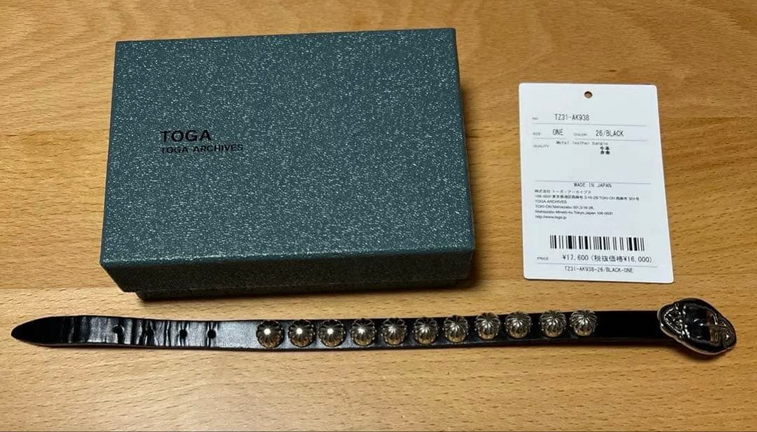 TOGAシルバースタッズ付きレザーブレスレット　バングル TOGA（トーガ） バングル 「TOGA TOO/トーガトゥ」Concho leather