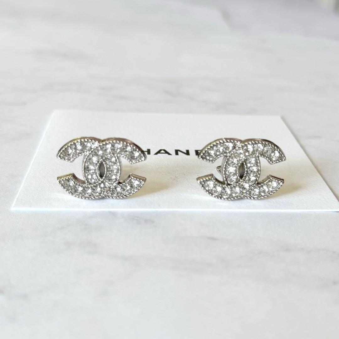 CHANEL ヴィンテージ ボタン クリスタル ロゴイヤリング シルバー