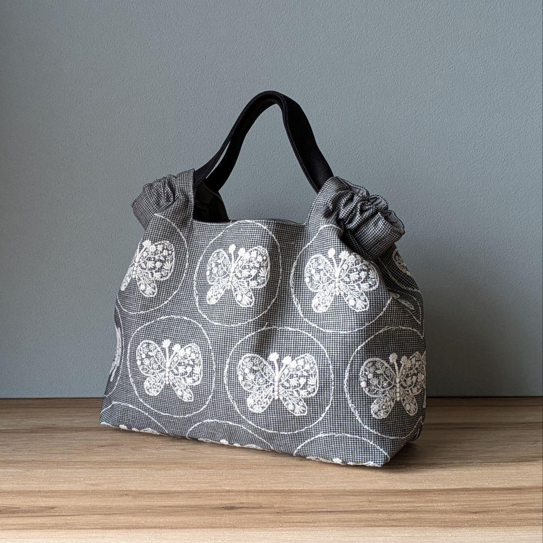 ミナペルホネンハンドメイドシャーリングバッグ（フォレストウイング、グレー、中） SALE ☆ミナペルホネンforest tile, tambourine のミニバッグ/navy