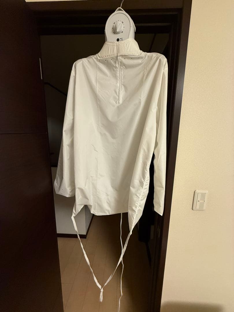 【ほぼ新品】サンコー　シワを伸ばすハンガー型乾燥機「アイロンいら〜ず」ホワイト シワを伸ばすハンガー型乾燥機「アイロンいら～ず」ホワイト/ブラック