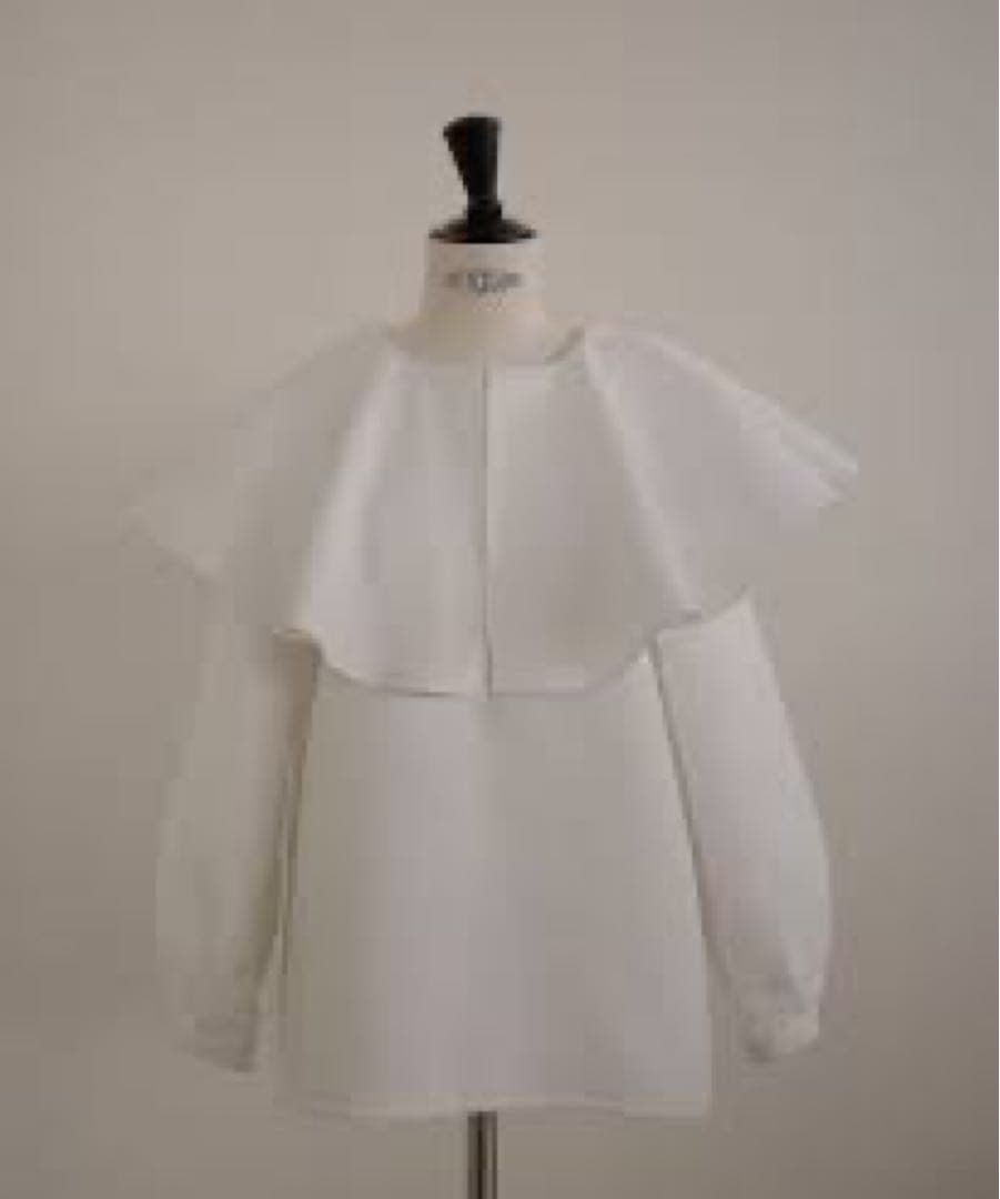 新品 OHGA フリル ブラウス ホワイト 明日27日(wed)21時から大人気アイテムご予約承ります📋 ※ご予約です