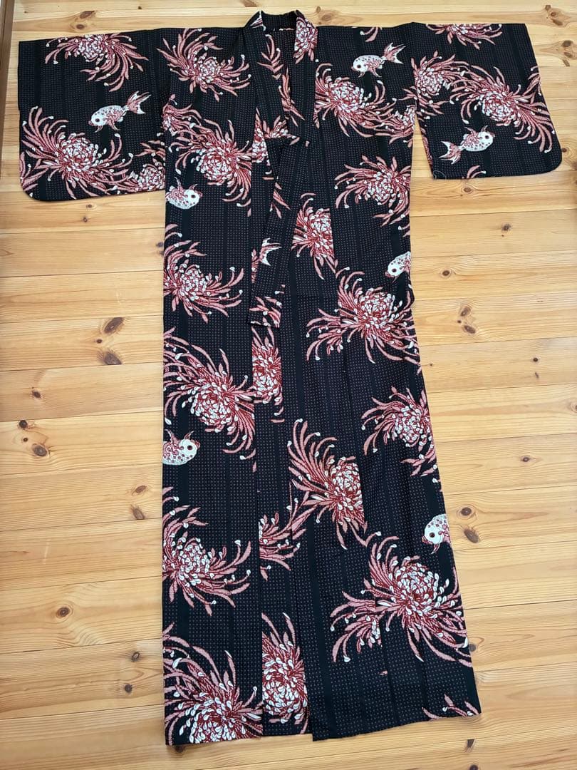 撫松庵　黒地に彼岸花と金魚の柄 浴衣 楽天市場】人気ブランド「撫松庵」浴衣 - 絵羽金魚（濃紺/108-337-085