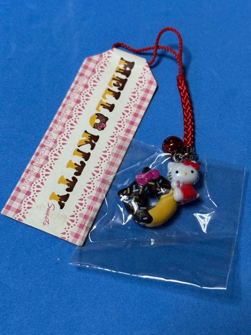 ご当地キティ ロールケーキ ドーナツ 根付け 2点セット - メルカリ ご