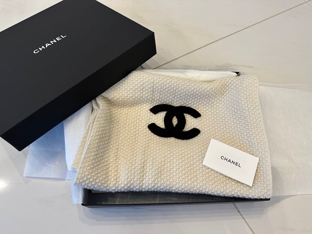 新品　CHANEL マフラー　スカーフ CHANEL新作☆シャネルマフラー ココマーク完売前に 直営1点 (CHANEL