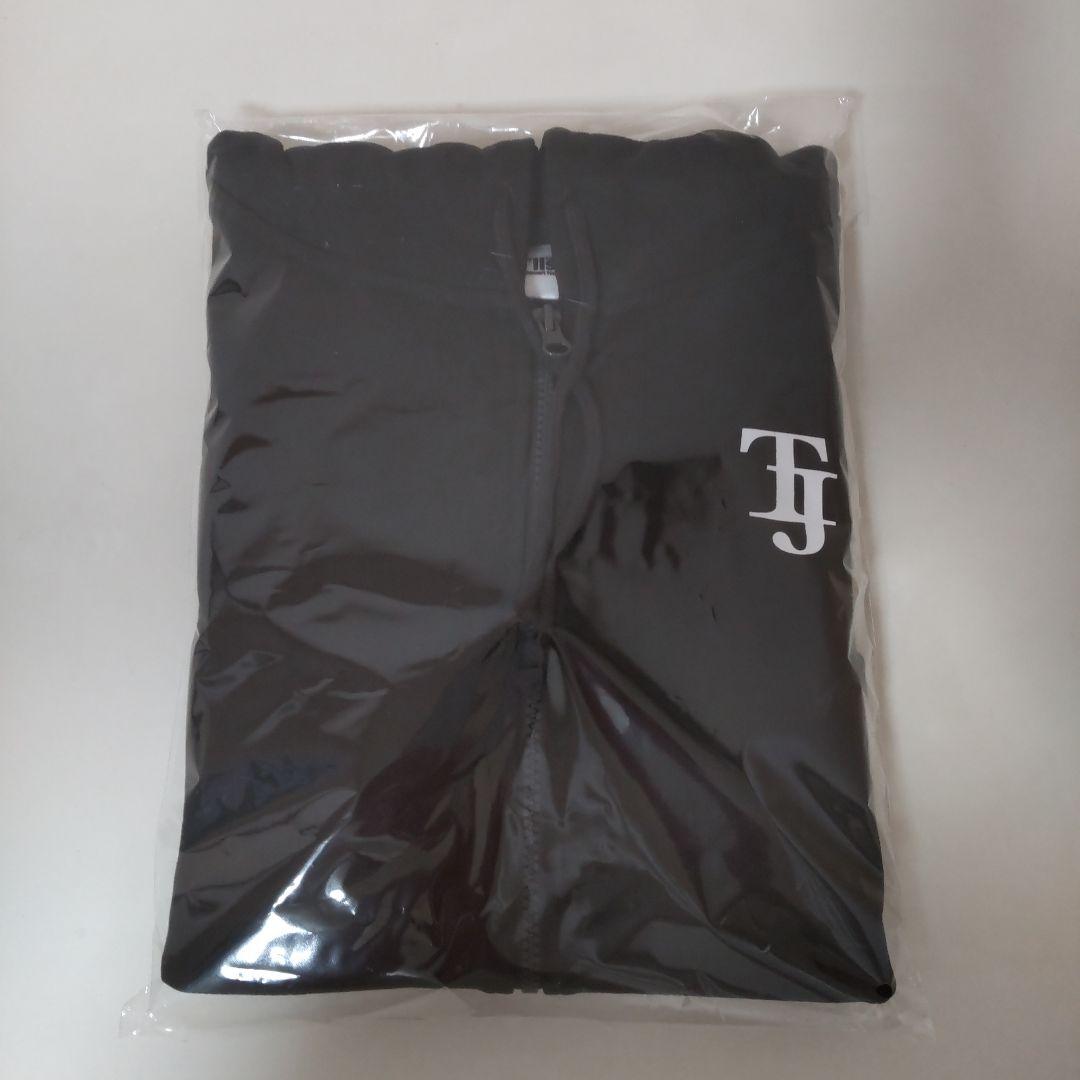 Travis Japan】新品未使用品 トラジャ VIIsual パーカー - メルカリ