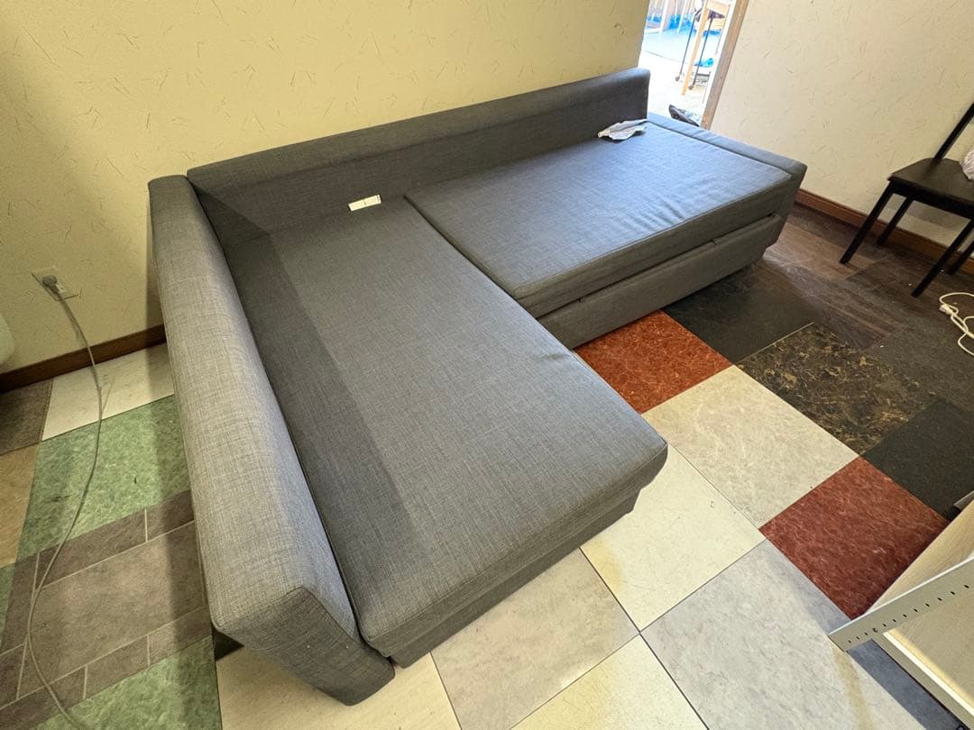 L字型グレーソファ ベッド変形可能￼ 状態良好な中古品 L字型グレーソファ ベッド変形可能￼ 状態良好な中古品 L字型グレー