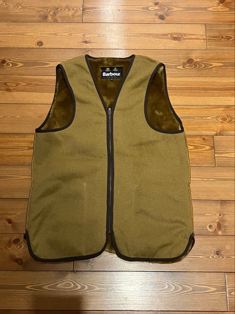 Barbour フロントジップファーライナーベスト40 定価27,500円 Barbour（バブアー） ベスト ジレ フロントジップ ファー ライナー