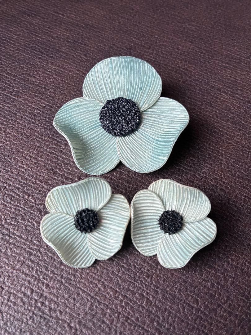 イヤリングとブローチのセット、パリ、Cilea イヤリングとブローチのセット、パリ、Cilea - メルカリ