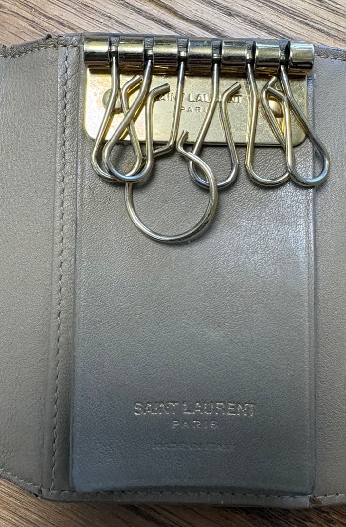 SAINT LAURENT ベージュ レザーキーケース - メルカリ
