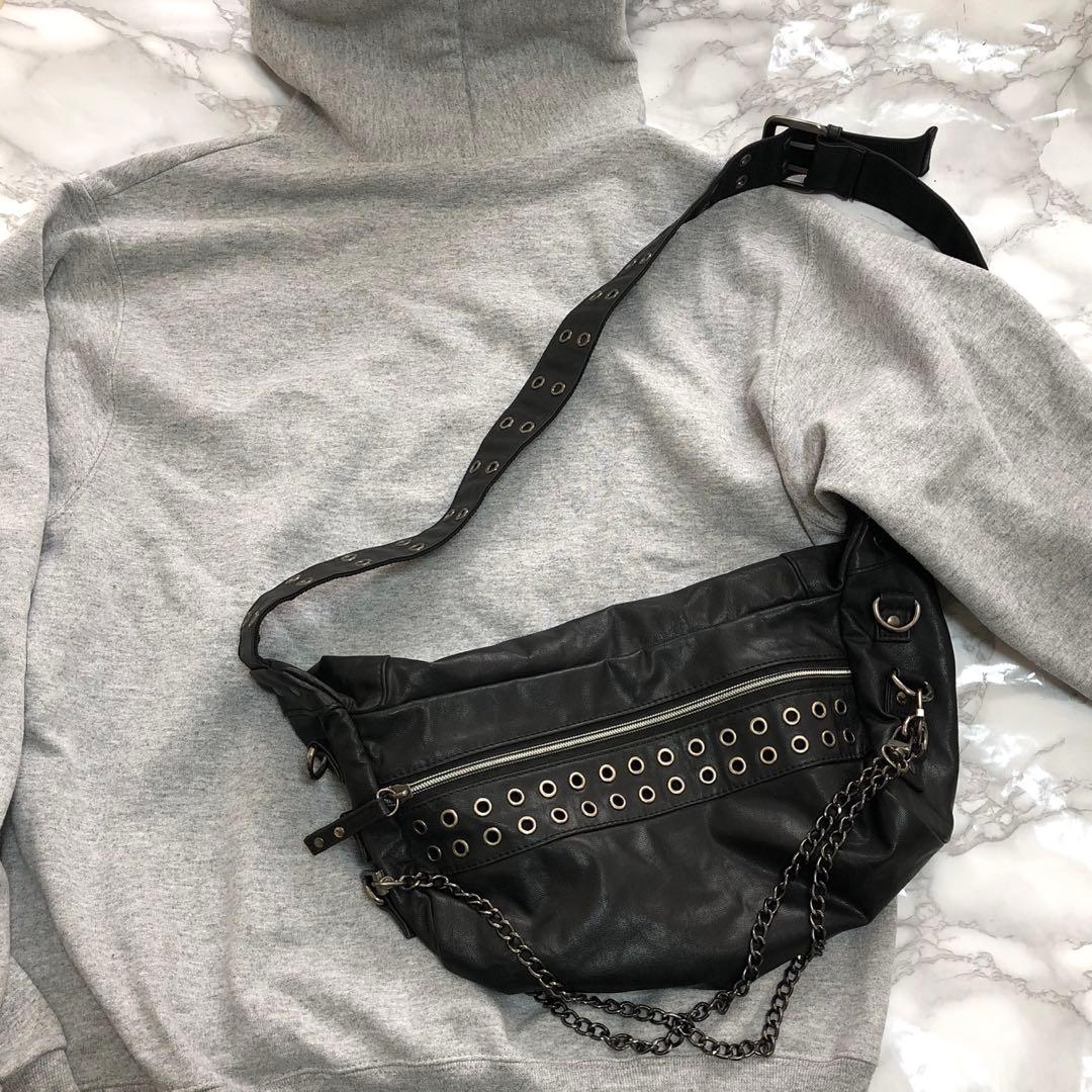 バッグ 00s y2k one shoulder bag black chain Y2K Gothic Shoulder Bag – Harajuku Black Chain Tote Bag – The Feelz