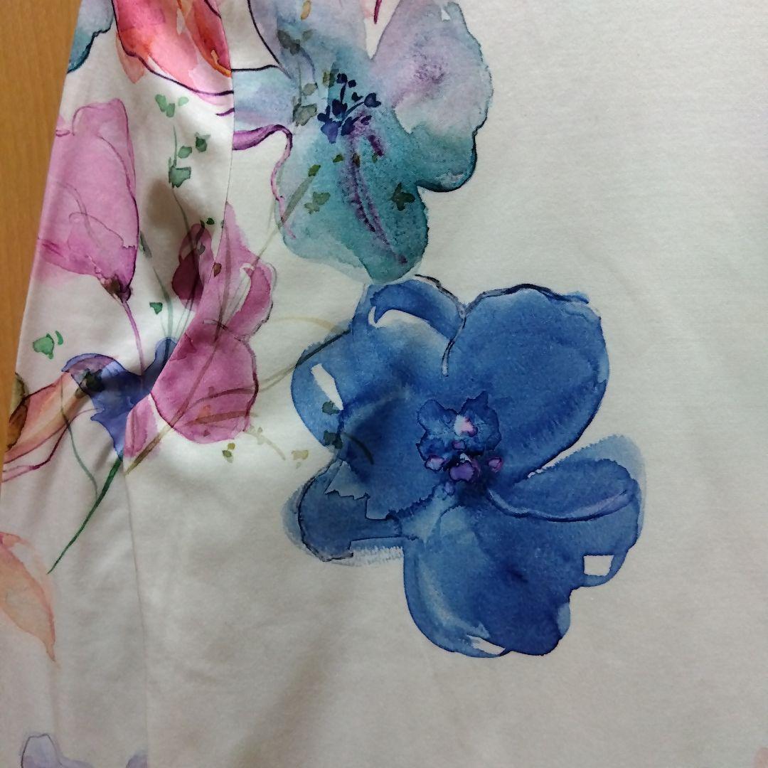 近年・定価24,200円☆ピノーレ PINORE 水彩画のようなお花 カットソー