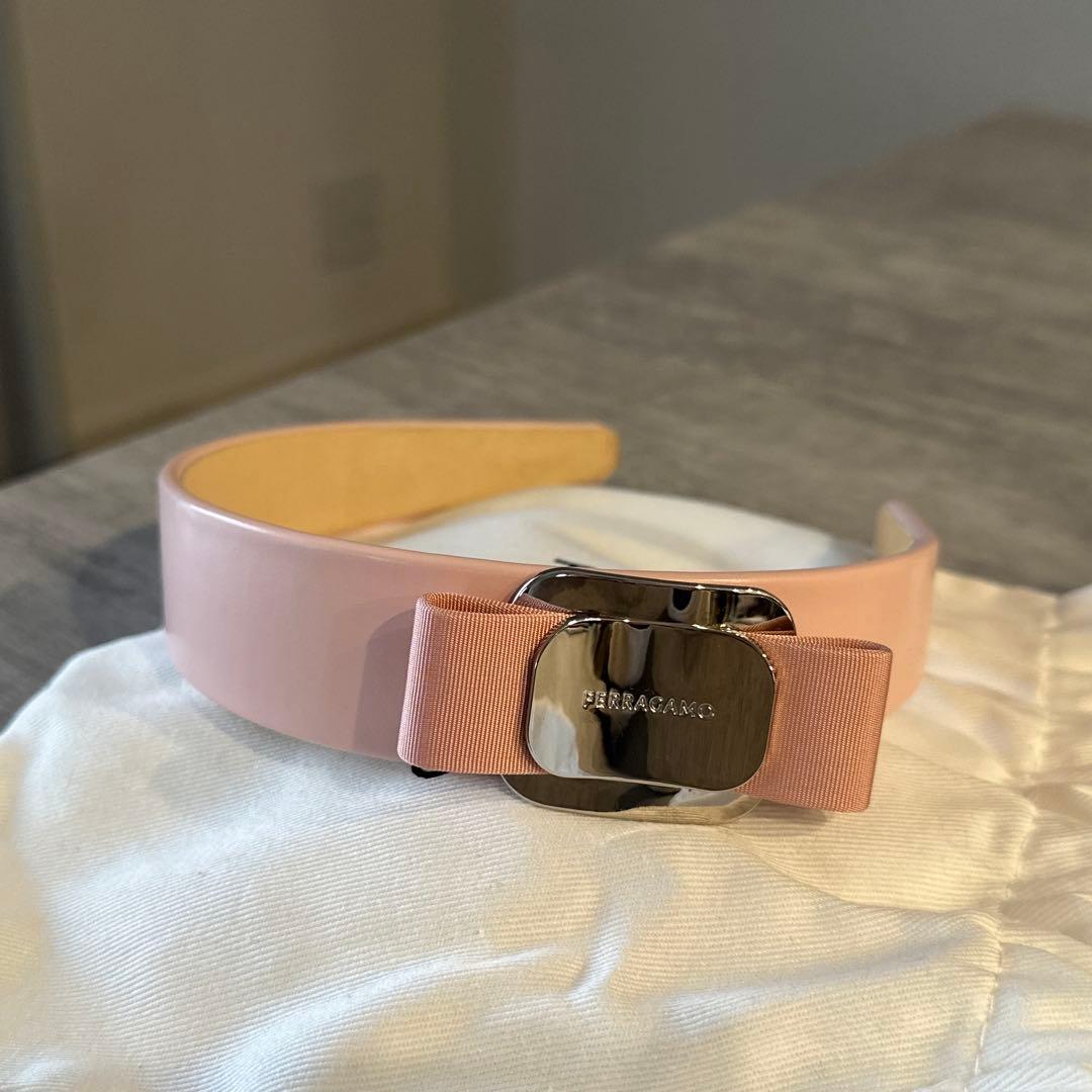 未使用 フェラガモ カチューシャ - メルカリ