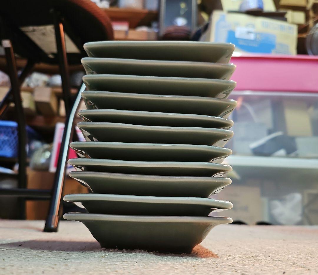 その2 江戸の蔵より 三田青磁 陽刻鹿と文字4角皿 美品 11客 - メルカリ